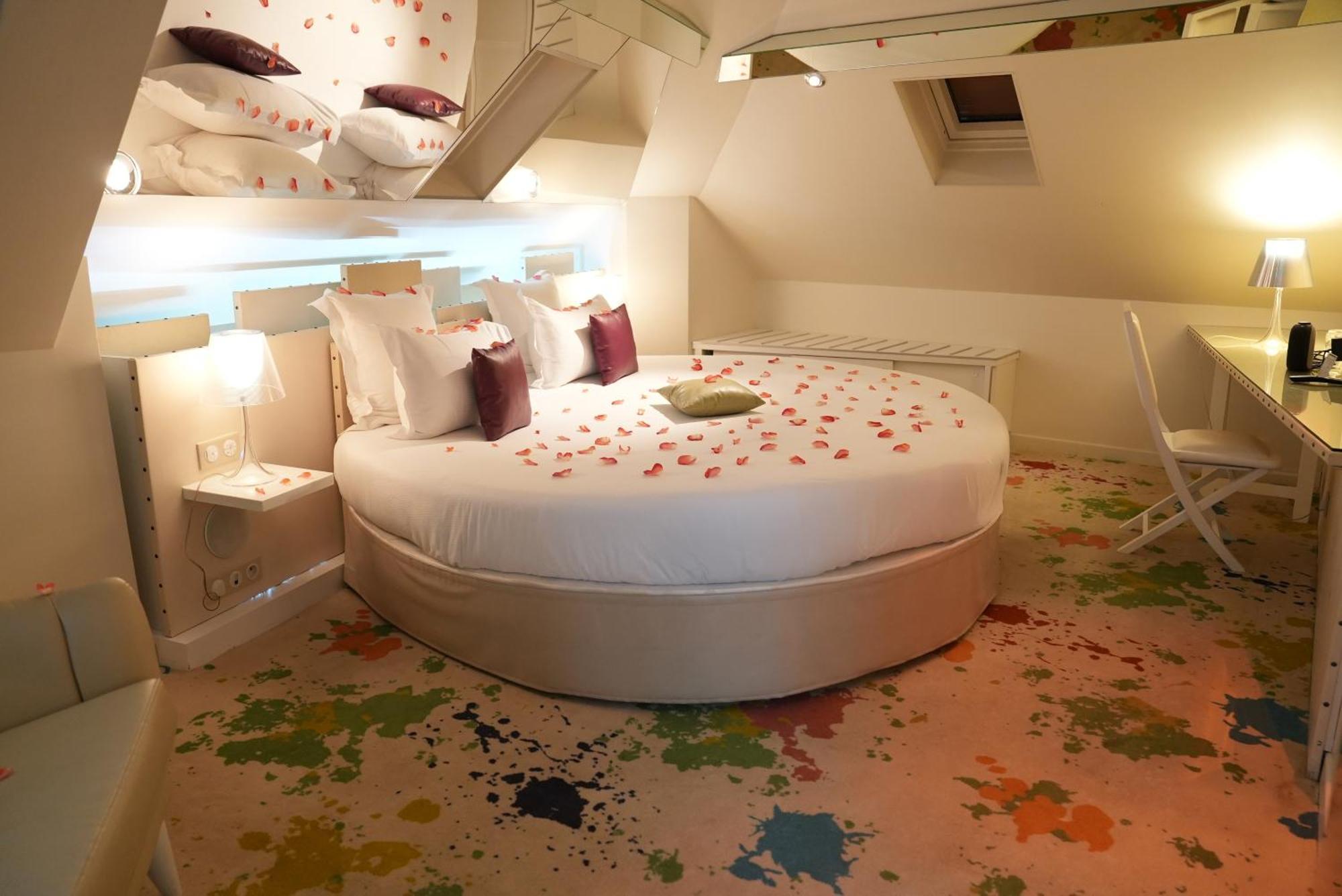 Chambre Double Atelier d'Artiste avec Jacuzzi et Lit Rond