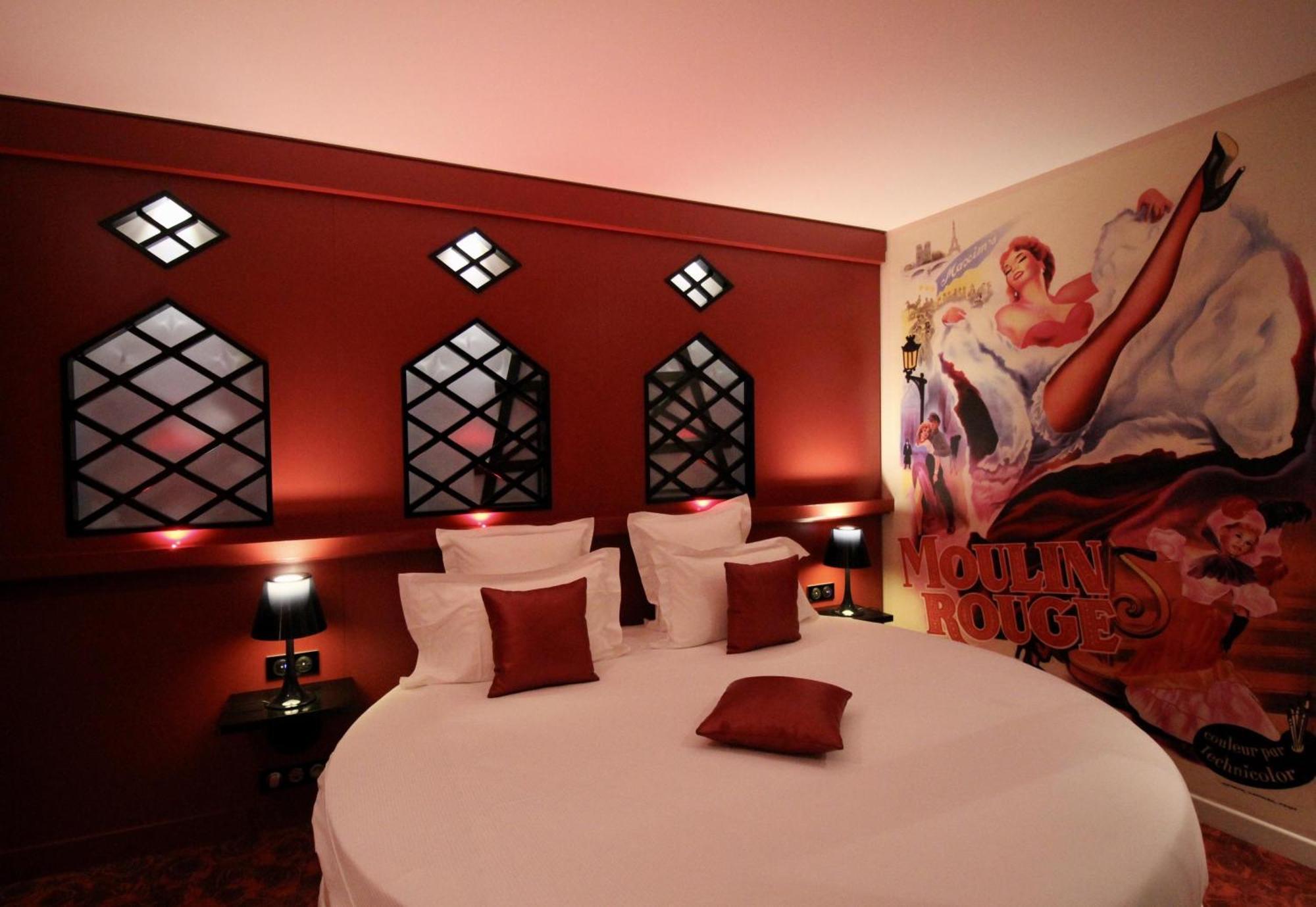 Double Room Moulin Rouge Jacuzzi round bed