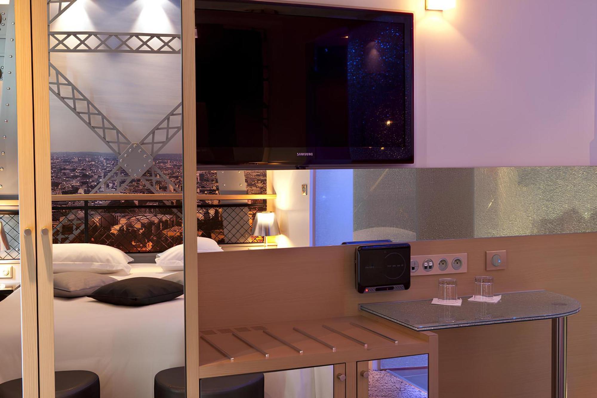 Double Room Tour Eiffel Spa Bath